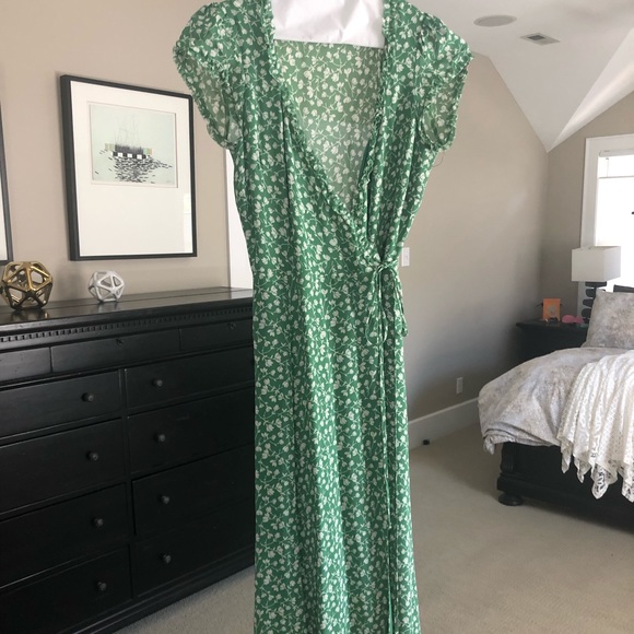 Reformation Dresses & Skirts - Reformation wrap dress
